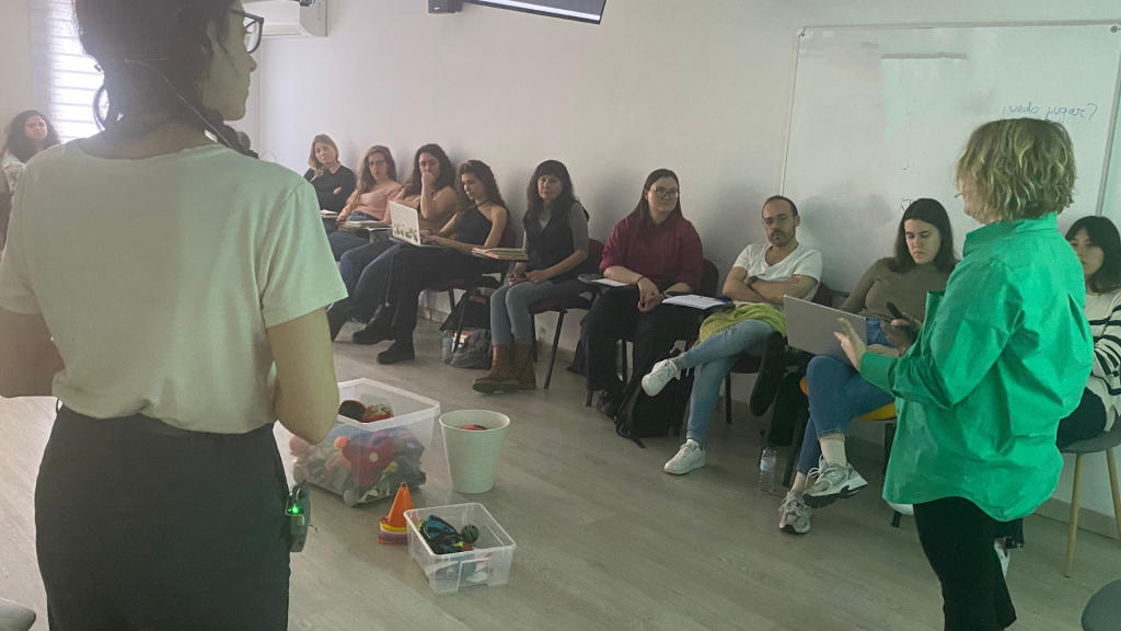 Sesión práctica del Máster en ACT y terapias contextuales de MICPSY