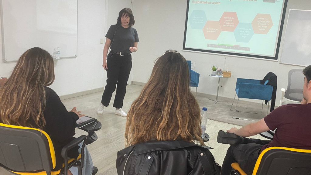 Sesión práctica del Máster en ACT y terapias contextuales de MICPSY