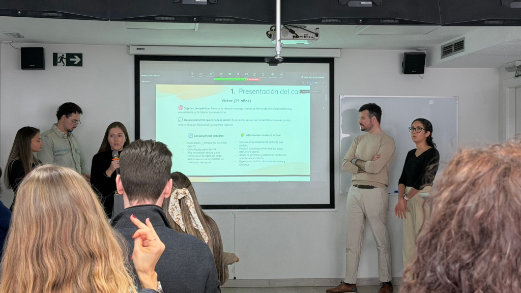Sesión práctica del Máster en ACT y terapias contextuales de MICPSY