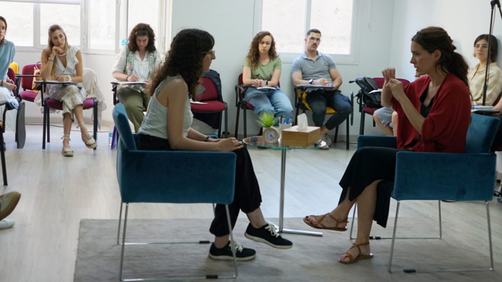 Sesión práctica del Máster en ACT y terapias contextuales de MICPSY