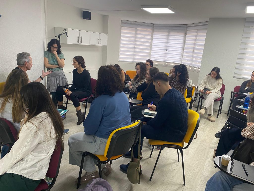 Grupo de alumnos del Máster en ACT de MICPSY en el aula